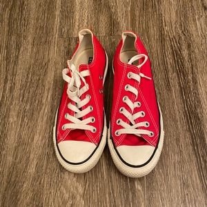 Women’s Size 7 red converse. Worn only 2x.